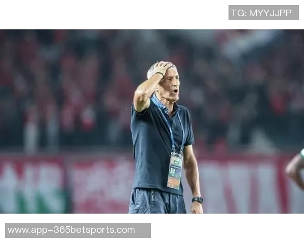 国安主帅解释半场换三人意图在于调整战术以扭转局势 国安主帅解释半场换三人意图在于调整战术以扭转局势