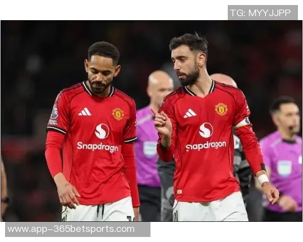 B费助力库尼亚适应压力并加练默契展现葡语球员团结精神 B费助力库尼亚适应压力并加练默契展现葡语球员团结精神