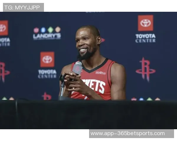 杜兰特谈防守与进攻的双重责任助力球队全方位提升 杜兰特谈防守与进攻的双重责任助力球队全方位提升