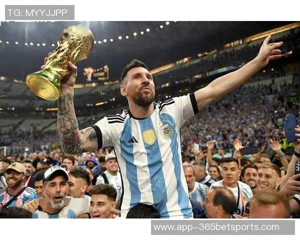 梅西社交媒体分享2026年世界杯用球宣传照引发热议