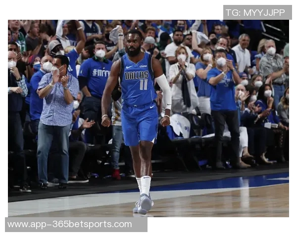 小哈达威替补表现出色全场12投7中三分命中率高达44贡献18分3篮板 小哈达威替补表现出色全场12投7中三分命中率高达44贡献18分3篮板