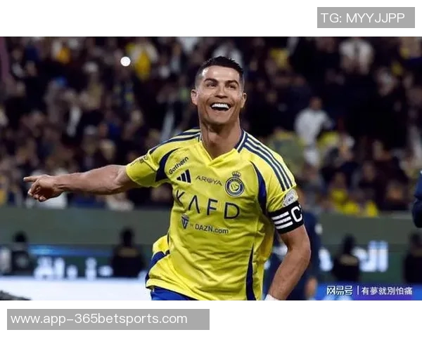 C罗单刀挑射被扑裁判判越位引发争议球迷热议比赛判罚