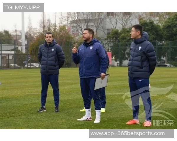 三镇新任主帅莫拉强调球员表现优劣不分年龄重视实力与潜力